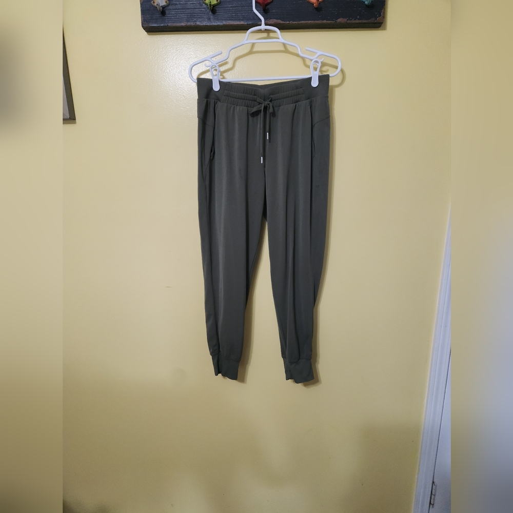 Calia army green paperbag waist pants. Size small